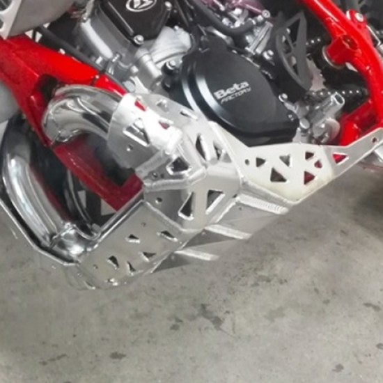 Scut motor cu protectie rezonator/linkage Beta Xtrainer '15-'24 P-TECH PK008B