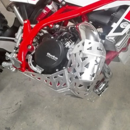 Scut motor cu protectie rezonator/linkage Beta Xtrainer '15-'24 P-TECH PK008B