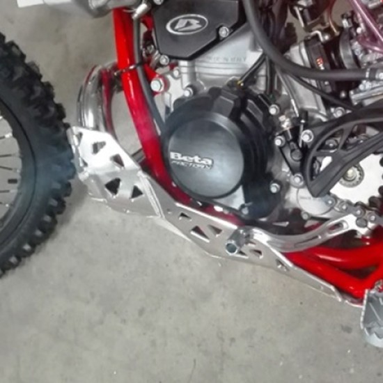 Scut motor cu protectie rezonator/linkage Beta Xtrainer '15-'24 P-TECH PK008B